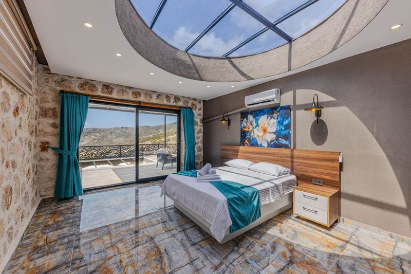 Manor Room